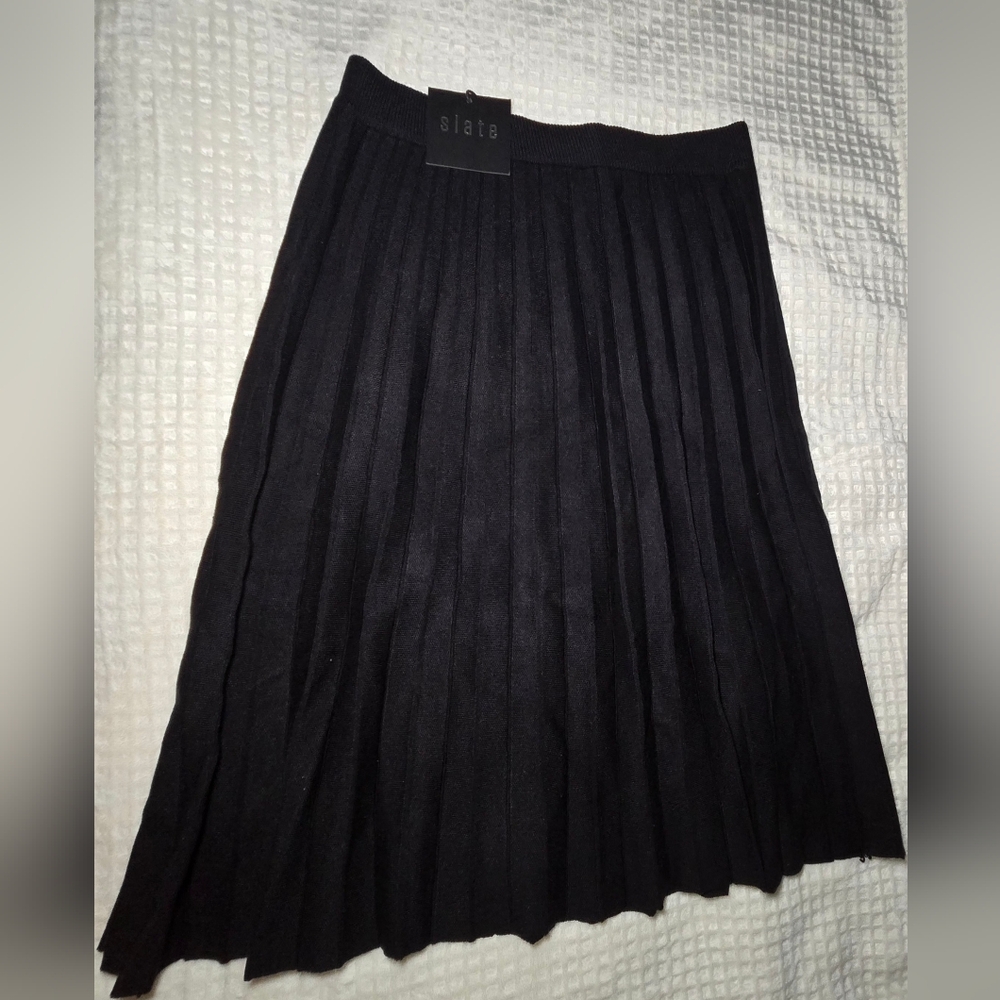 SLATE Women's Pleated Black Knit Knee Length Skirt NWT